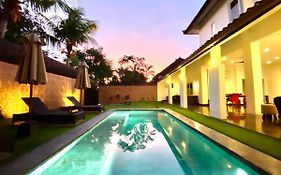Villa Julia | Heart Of Seminyak | 350M Beach